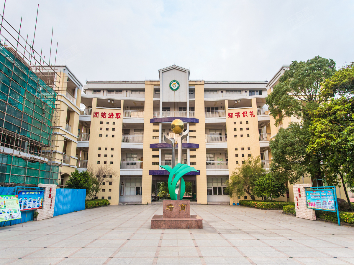 东升镇高级中学教育部门批准开办一所全日12年一贯制分办学校,学校