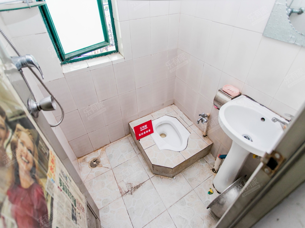 深圳地铁8号线厕所图片